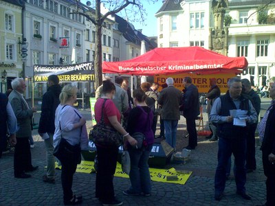 12. Mahnwache gegen die Personal- und Kriminalpolitik von Innenminister Dr. Ingo Wolf, FDP