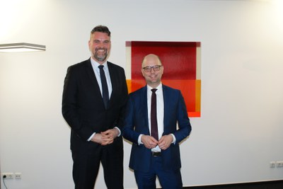 BDK Landesvorsitzender Jan Reinecke im Gespräch mit dem Hamburger Justizsenator Dr. Till Steffen