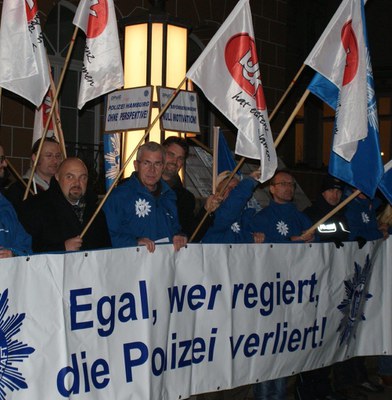 BDK zeigt erneut Flagge  - Mahnwache bei der Regionalkonferenz der SPD in Hamburg