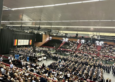 Verleihung von 500 „Bachelor of Arts“