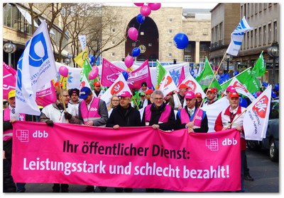 Flagge gezeigt - BDK bei Demo in Stuttgart