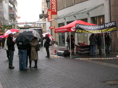 Kripo protestiert weiter gegen den Innenminister - 24 Stunden Mahnwache - Schadowplatz Düsseldorf - 24.11.2009, 08.00 Uhr bis 25.11.2009, 08.00 Uhr