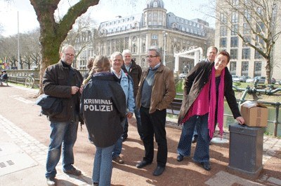 Protestaktion am 27.03.2010 - Düsseldorf, Königsallee - gegen die Sicherheitspolitik von Innenminister Dr. Ingo Wolf, FDP
